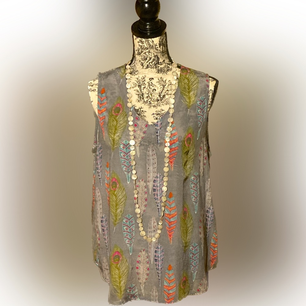 Sleeveless Blouse with Feather Motif